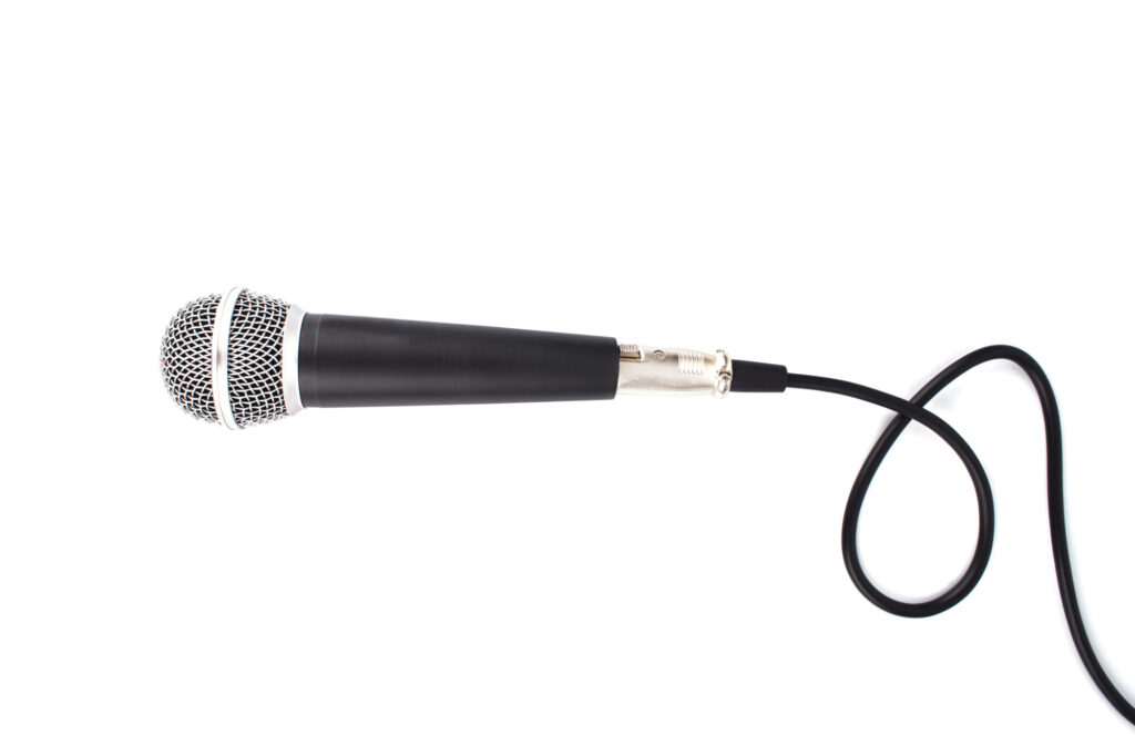 🎤 Wireless vs. Wired Mics: 5 Key Differences (Number 3 is Crucial!)